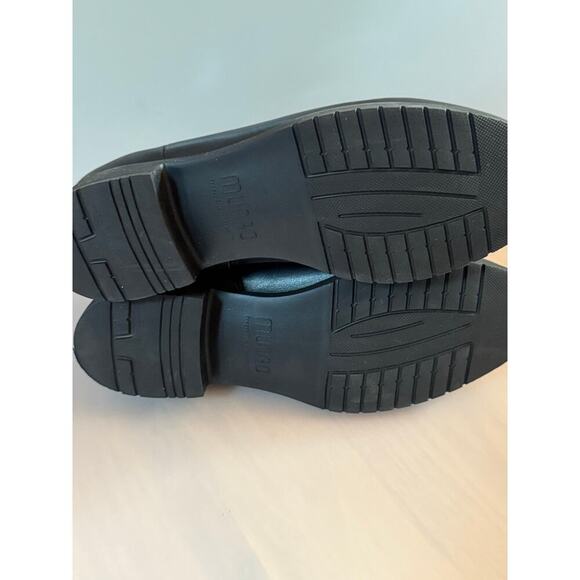 Munro Womens LEIGHTON Chelsea Boot /
Black Calf boot size 8.5 wide (new) - Picture 8 of 10